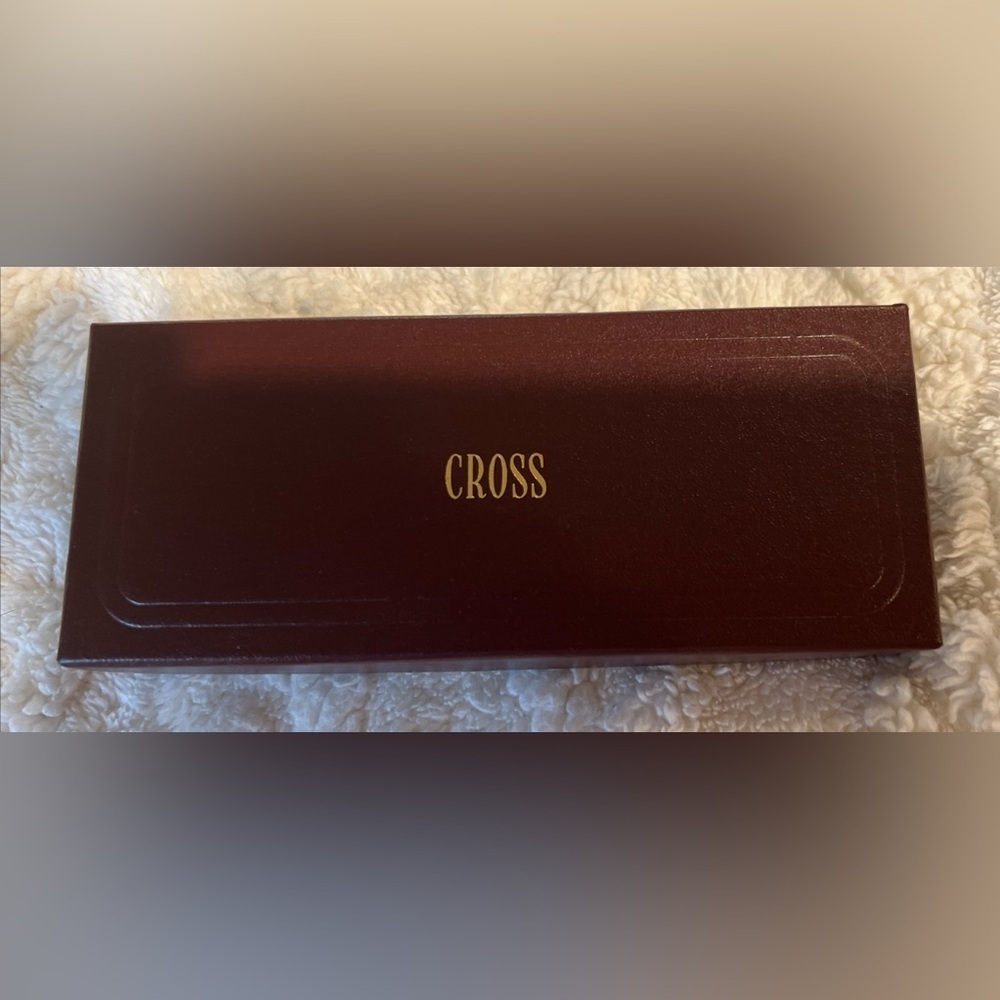 VINTAGE CROSS LADYS PEN- LEATHER CASE - BEATIFULL CONDITION & COLOR- 80s IN BOX - Picture 6 of 7